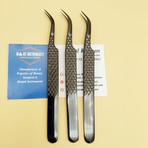 Pince à épiler en acier inoxydable d'isolation incurvée au plasma noir Type de pointe durable et pointu - Product Image 1