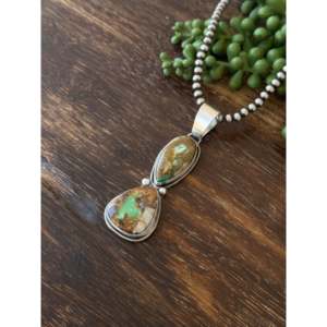 Pendentif en argent sterling fait main avec ruban, turquoise Royston, serti clos taille émeraude, style Navajo, avec numéro en or taille émeraude - Product Image 3