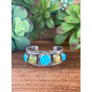 Bracelet manchette en argent sterling avec turquoise dorée Navajo Golden Hill & Sonoran Gold, accessoire de mode - Product Image 1