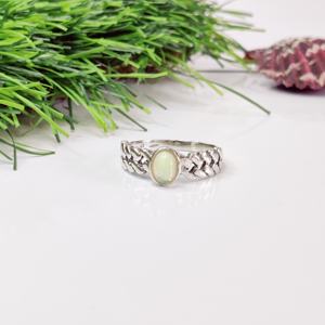 แหวนเงินโอปอลจากดีไซเนอร์ชาวเอธิโอเปียอัญมณีน้ำหนักเบาสำหรับงานแต่งงานและงานเลี้ยง - Product Image 1