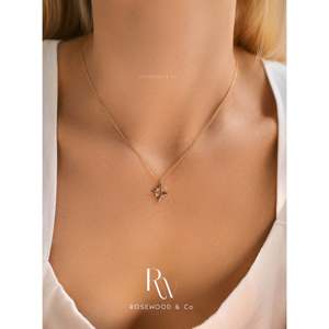 Collar de Diamantes Estrella del Norte, Colgante Sunburst en Oro Vermeil de 18K, Collar Celestial de Plata de Ley con Diseño de Estrella - Product Image 1