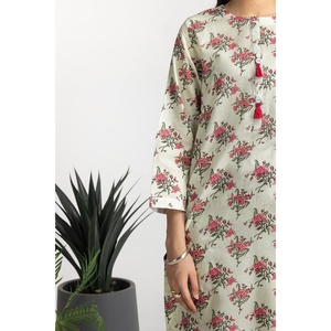 Conjunto Coordinado Off-White con Estampado Dobby para Mujer, Uso Diario, Top de Manga Tres Cuartos y Pantalones Cortos por Encima de la Rodilla, Talla XS, Conjunto de Dos Piezas - Product Image 4