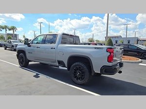 Nuevo Chevrolet Silverado 2500 4WD LTZ 2026, SUV a Gasolina, Euro VI, 6 Asientos, Automático, Cuero, Volante a la Izquierda, R20, Aleación de Aluminio - Product Image 4