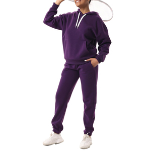 Survêtement de style de vie à épaules tombantes pour femmes de couleur uniforme offrant une tenue lisse pour une confiance en soi à l'intérieur ou à l'extérieur - Product Image 1