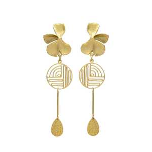 Recién llegado, pendiente largo de borlas chapado en oro con diseño de flores, pendientes de latón, diseño clásico para mujeres y niñas - Product Image 1
