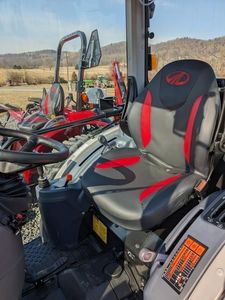 Tractor Agrícola Mahindra 1635 HST 4WD 2025 - Product Image 3