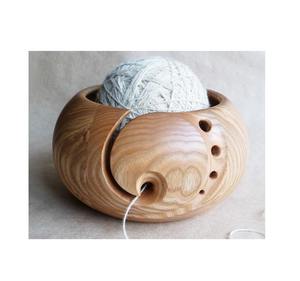 Bol en bois d'acacia | Support de fil durable fait main pour les amateurs de tricot - Product Image 4