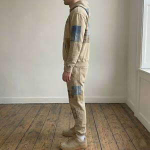 Conjunto de Sudadera con Capucha y Pantalones Deportivos para Hombre, Estilo Patchwork, Lavado Ácido, Estampado Personalizado, Algodón Beige Transpirable y Grueso - Product Image 5