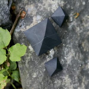 ปิรามิดหินสีแบบไม่ขัดเงามรดกของคาเรเลียนปิรามิดคริสตัลชุงไมท์/ของตกแต่งบ้าน - Product Image 2