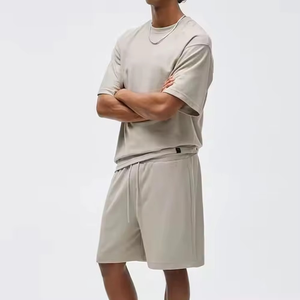 Ensemble de survêtement décontracté d'hiver de haute qualité en polyester et nylon, t-shirt à col en V à manches courtes en satin pour homme et short, séchage rapide - Product Image 3