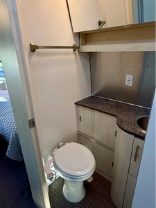 PROVEEDOR DE UNO DE LOS MODELOS USADOS 2022 Air stream FLYING CLOUD 27 FB QUEEN - Product Image 5