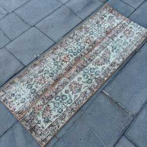 Alfombra turca vintage de 1.7x4.5 pies, alfombra de lana azul con lunares - Product Image 2