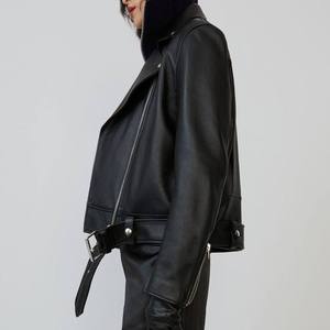 Super nouvelle veste en cuir longue asymétrique marron pour femmes entièrement personnalisée avec deux poches à fermeture éclair et deux poches à rabat - Product Image 3