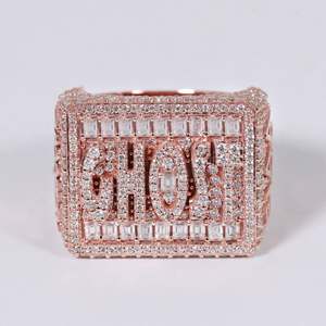 Goteo en nuestro anillo de diamantes de laboratorio de oro Premium de 14 kt, amado por la claridad VVS, para la familia del hip-hop. - Product Image 3