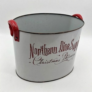 Jardinière Silent Night en finition métallique pour contenir des poinsettias verts de vacances et des éléments de décoration extérieure enneigés - Product Image 3