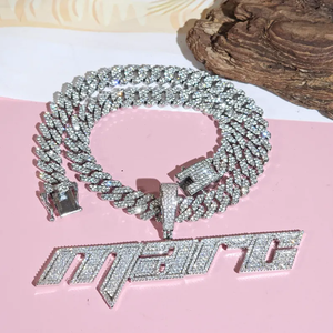 Collar Hip Hop de Lujo con Colgante de Letra con Incrustaciones de Diamantes Moissanite VVS y Cadena Cubana de Plata 925 - Product Image 1