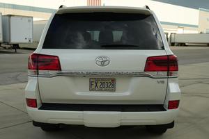 Toyota Land Cruiser 2021 Usado Premium ~7,700 Millas, Motor V8 de 5.7 Litros - Product Image 3
