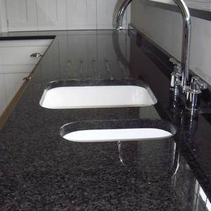 La mejor calidad North Granite R Piedra natural pulida de losa de granito negro para uso moderno en interiores y exteriores - Product Image 1