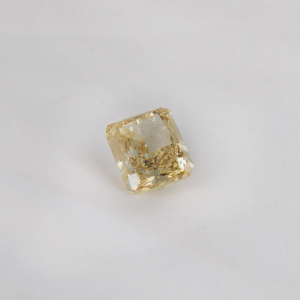 Diamants jaunes de taille Radiant Fancy Vivid de 2,0 carats, VS1-VS2, cultivés en laboratoire, certifiés par l'IGI, en vrac pour la fabrication de bijoux - Product Image 6