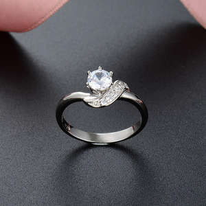 Anello di Fidanzamento Solitario con Onda Bypass in Argento Sterling 925 con Diamante Sintetico in Oro Puro 14K, Anello Nuziale o di Promessa, Regalo - Product Image 3