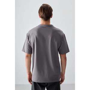 Camiseta Gris Oscuro 100% Algodón para Hombre, Gruesa y Suave, Corte Holgado, Estilo Básico-88377 - Product Image 2