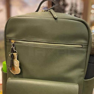 Mochila para pañales de bebé de cuero resistente al agua de gran almacenamiento, solución elegante para viajar para padres listos para viajar - Product Image 3