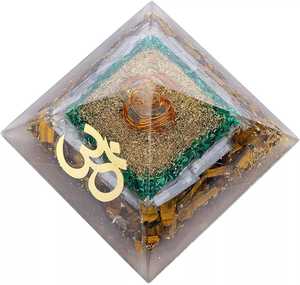 Prix de gros Pyramide d'énergie d'orgone en malachite artisanale avec symbole Om et copeaux de métal Guérison spirituelle Décoration de la maison - Product Image 5