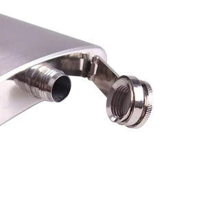 Botella de Licor Metálica Myrva, Rectangular, Portátil, para Viaje, Diseño Minimalista - Product Image 3