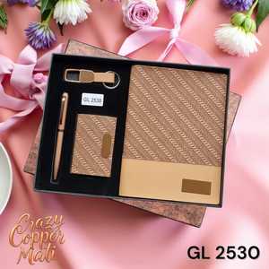 Set de Regalo Personalizado 4 en 1 con Diseño Exclusivo: Llavero de Cuero y Metal, Agenda, Tarjetero y Bolígrafo, Set Promocional - Product Image 1