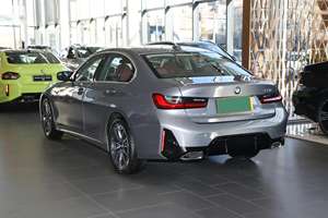 Sedán de Lujo Dinámico Serie 3 325i Paquete M Sport con Motor Turbo 2.0T de 184hp y Transmisión ZF 8AT - Product Image 4