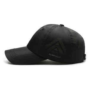Gorra de golf ligera para hombre con paneles de secado rápido, Parte delantera transpirable y ajuste seguro para un clima cálido, fitness y días de juego - Product Image 4
