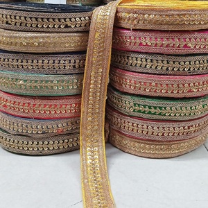 Cordones bordados y con lentejuelas hechos a medida adecuados para proyectos de arte y artesanía y diseñador de moda - Product Image 1