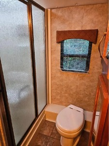 Autocaravana Gulf Stream Tour Master Clase A de 40 pies, año 2008, modelo T 40 - Product Image 5