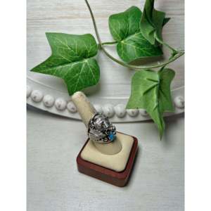 Anillo de Plata de Ley con Turquesa Navajo Kingman, Elegante Engaste de Bisel Chapado en Oro Rosa, Marca Privada Licenciada 'IS' - Product Image 2