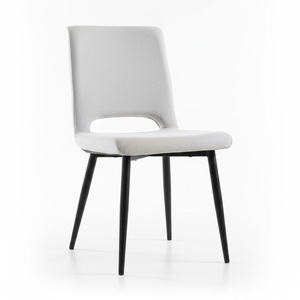 Chaise de salle à manger rembourrée PASCAL Elite avec dossier ergonomique, assise en tissu haut de gamme, pieds en métal noir mat, espaces luxueux - Product Image 2