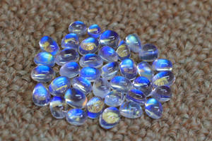 Forma de mezcla de piedras preciosas de piedra lunar arcoíris genuina para hacer joyas, cabujón de piedra lunar arcoíris blanco llamativo azul y tamaño personalizado - Product Image 5