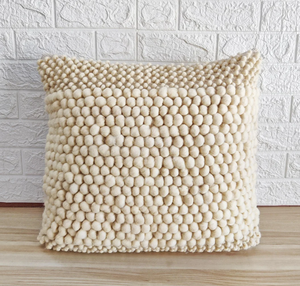 Métier à tisser à la main Housse de coussin texturée en coton et laine avec grosses boucles - Product Image 1