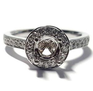 Bagues de fiançailles et de mariage personnalisées en or blanc 18 carats avec pavé de diamants véritables, style classique, pour femme - Product Image 1