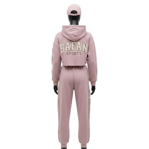 Ensemble haut court et pantalon pour femme, qualité supérieure, molleton en coton mélangé 280 GSM, toucher doux, style panneau, logo personnalisé, ensembles pour femmes - Product Image 2