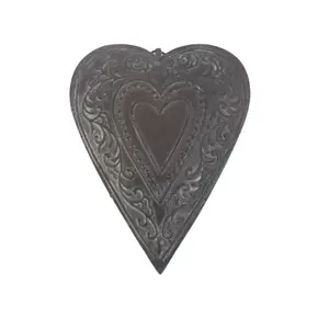 Unique Decorative Metal Iron Hanging Heart Rusty Black Color Heart Shaped for Wall Decoration Handicrafts