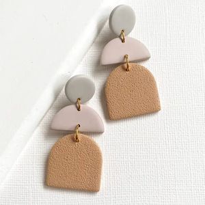 Elegantes pendientes de resina tallados a mano en tonos Pantone con estampados de animales y detalles en purpurina joyería de moda para mujer - Product Image 1