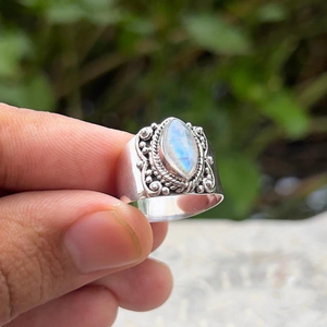 แหวนเงินแท้ 925 ประดับมูนสโตนสีรุ้ง งานแฮนด์เมด สไตล์โบฮีเมียน ของขวัญประจำเดือนมิถุนายน สำหรับผู้หญิง - Product Image 2