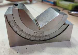 เหล็กบล็อควีแบบปรับมุมได้95มม. X 50มม. X 45มม. - Product Image 1