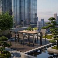 Ensemble de salle à manger d'extérieur 4 places |   Table en WPC avec cadre en aluminium, chaises en maille respirante, accoudoirs en bois |   Terrasse de parc d'hôtel résistante aux intempéries