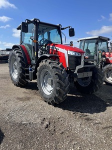 Tracteur Massey Ferguson 5M.145 4x4 avec 3 vannes hydrauliques auxiliaires arrière, cabine/climatisation/chauffage, transmission Powershift - Product Image 3