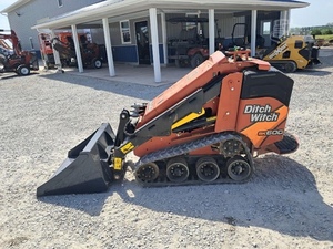 รถตักล้อยางขนาดเล็ก Kubota SK600 ปี 2023 แบบตีนตะขาบ เครื่องยนต์เบนซิน ลูกปืน KYB ประสิทธิภาพสูง - Product Image 1