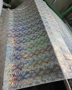 Tissu en maille imprimé holographique en nylon et lycra 58/60 pouces - Product Image 3