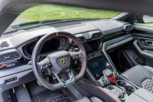 CLEAN 2022 L a m b o r g i n i Urus 2,200 Miles, Turbo V8 de 641 chevaux, freins en carbone céramique prêts pour l'exportation - Product Image 5