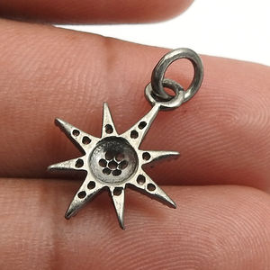 Colgante encantador en forma de estrella delicada con rodio negro elaborado a partir de Plata de Ley 925 conjunto pavimentado colgante bohemio en forma de estrella de diamante - Product Image 4