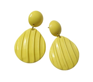 Precio competitivo Pendientes de aro de resina de moda Último diseño Amarillo Accesorios de moda - Product Image 1